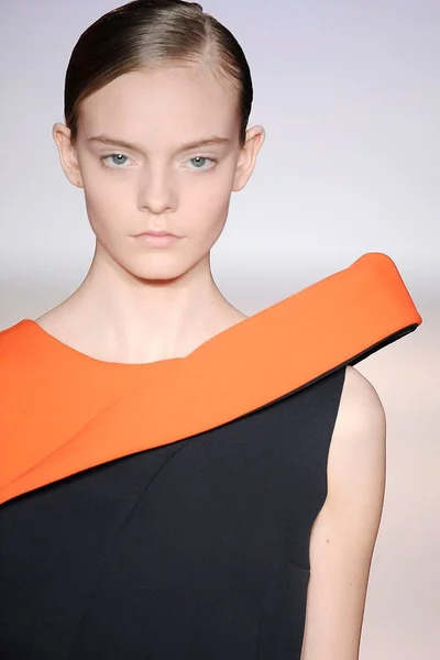 Look 77